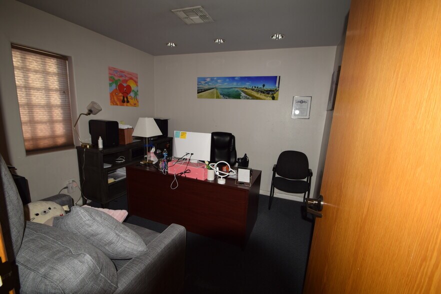 More Photos Of 320 S Jones Blvd, Las Vegas Office For Sale