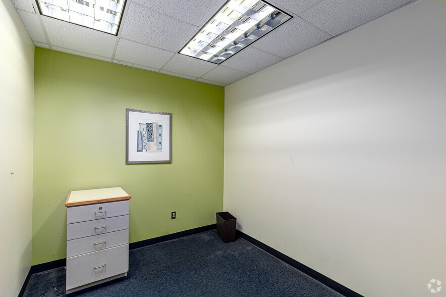 More Photos Of 31 Dow Rd, Plainfield Medical For Lease