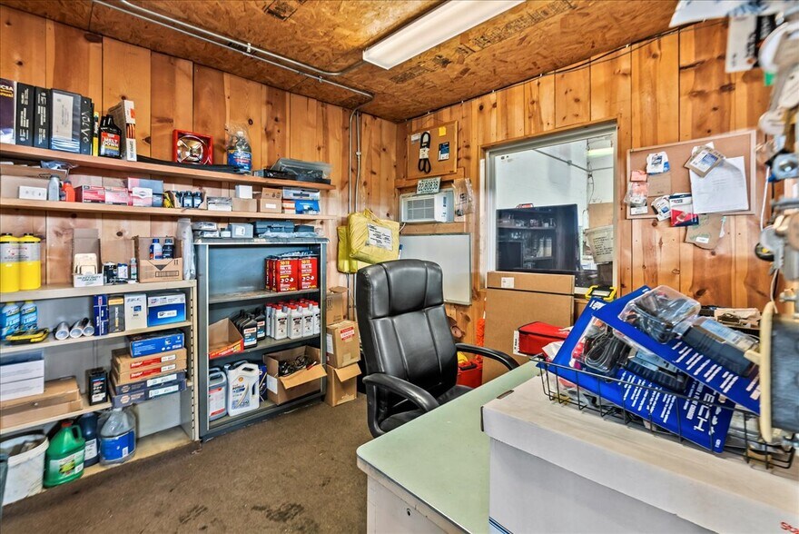 More Photos Of 175 Circuit Ave, West Springfield Warehouse For Lease