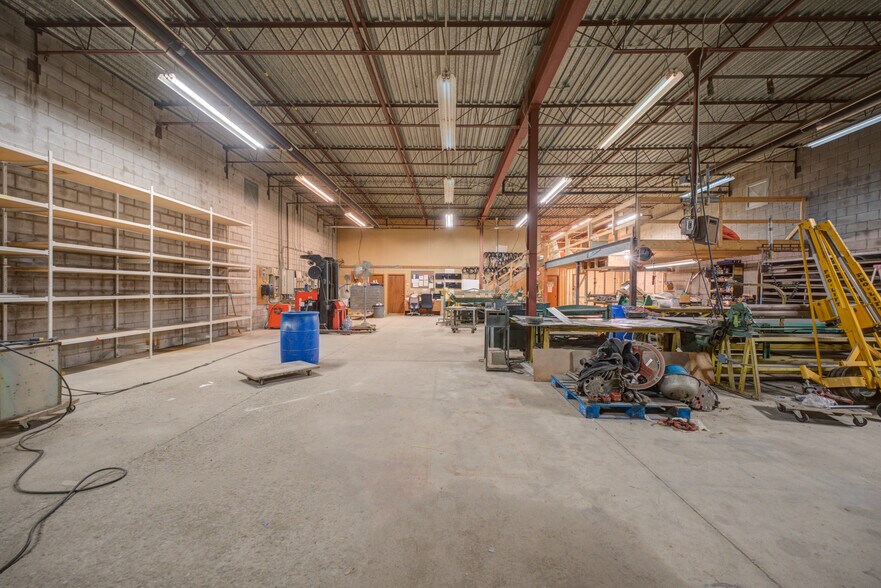 More Photos Of 114 Easton Rd, Brantford Industrial For Sale