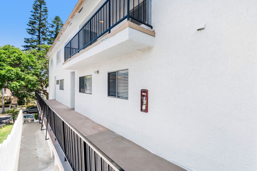 More Photos Of 935 W 10th St, San Pedro Apartments For Sale