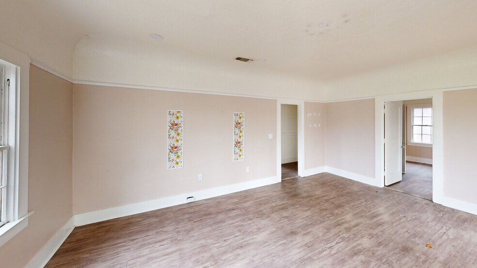 More Photos Of 411 Oak St, Roseville Office For Sale