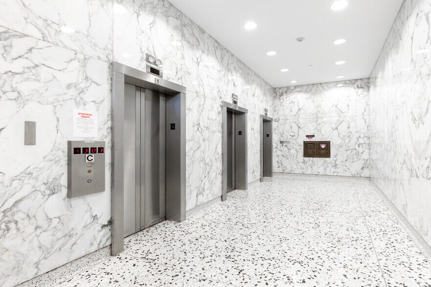 More Photos Of 228 E 45th St, New York Loft Creative Space For Lease