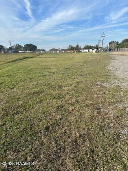 More Photos Of 933 Ridge Rd, Duson Service For Lease