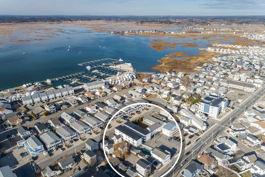 More Photos Of 198 Ashworth Ave, Hampton Hotel For Sale