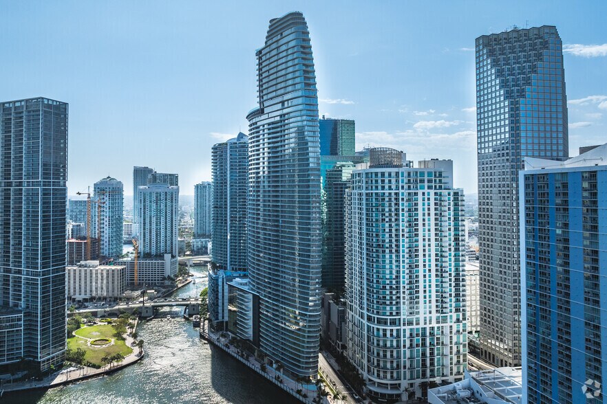 More Photos Of 300 Biscayne Boulevard Way, Miami Apartments For Lease