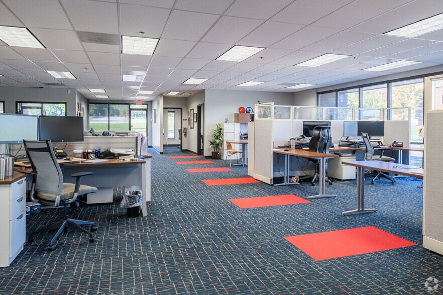 More Photos Of 9355-9375 Dielman Industrial Dr, Olivette Showroom For Lease