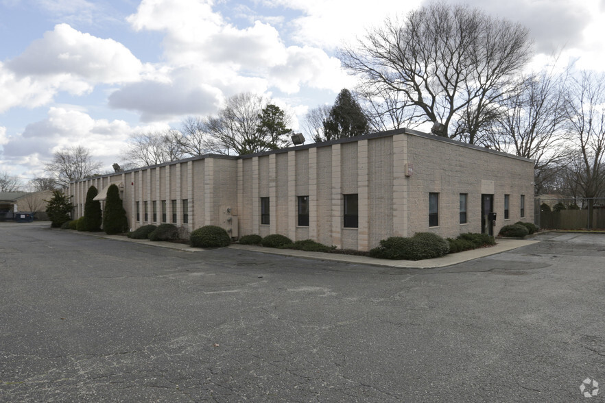 Primary Photo Of 900 Portion Rd, Lake Ronkonkoma Medical For Lease