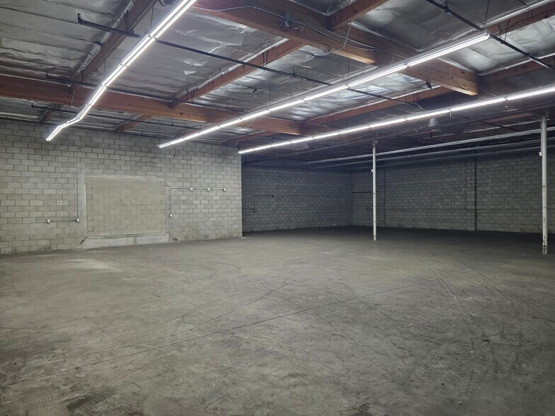 More Photos Of 341 W 31st St, Los Angeles Warehouse For Sale