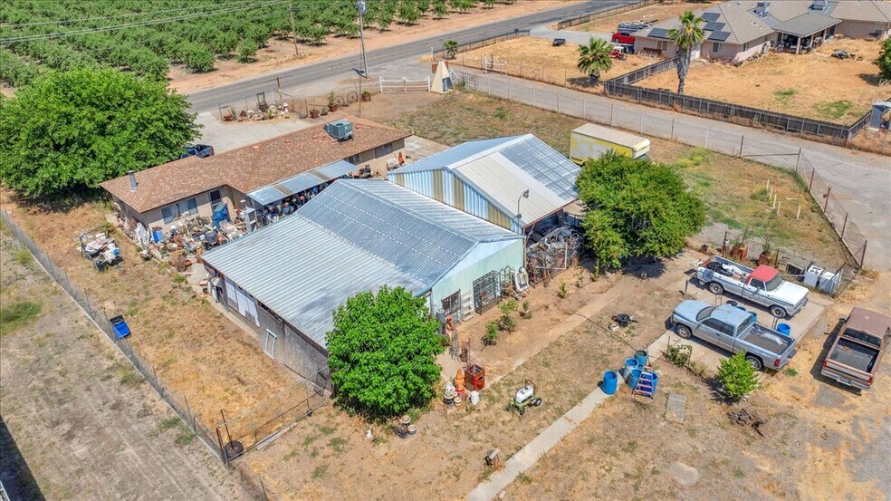 More Photos Of 15447 Avenue 28 1/2 Ave, Madera Freestanding For Sale