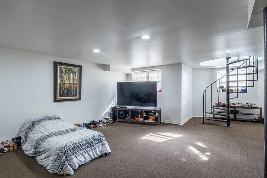 More Photos Of 108 N Hamlin Blvd, Chicago Apartments For Sale