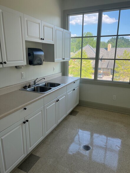 More Photos Of 153 Narrows Pky, Birmingham Office For Lease