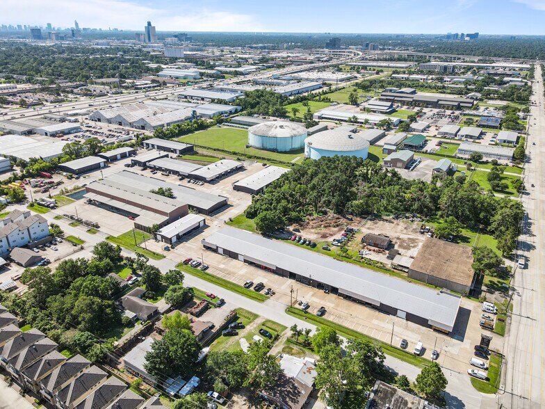More Photos Of 1500 Brittmoore Rd, Houston Warehouse For Lease