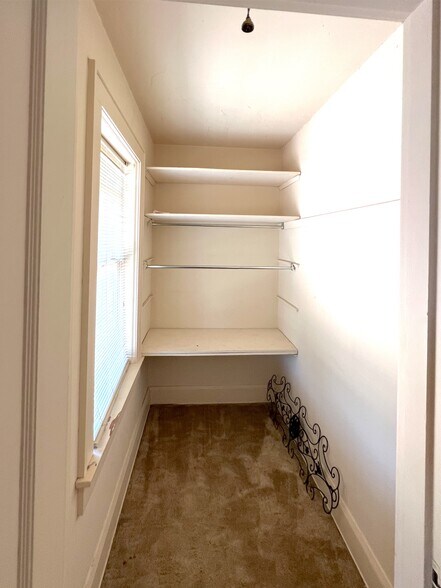 More Photos Of 621 E Broadway St, Altus Office Residential For Sale