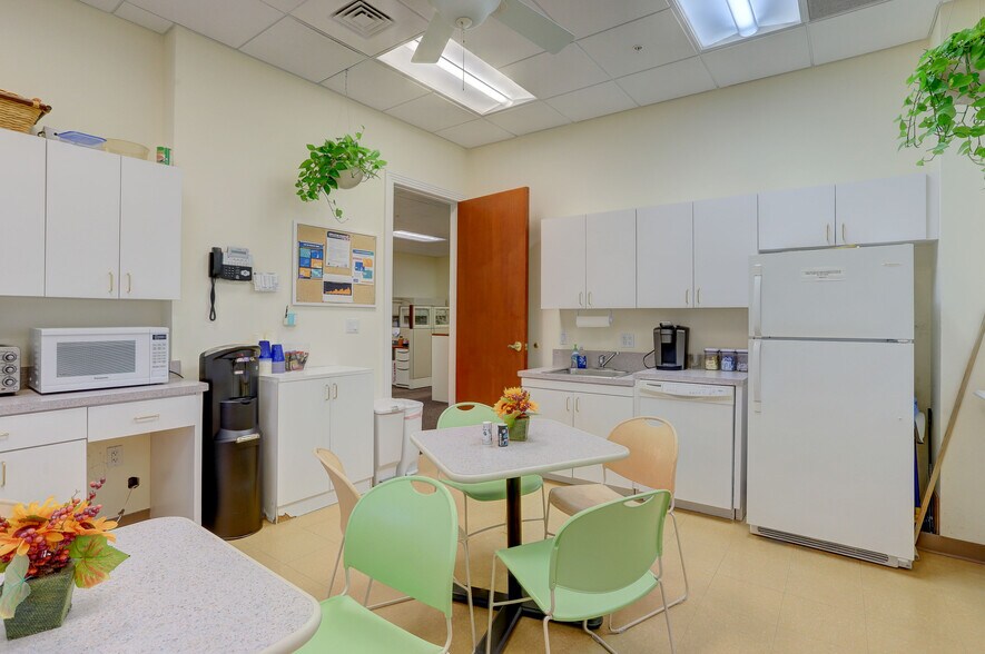 More Photos Of 6751 N Federal Hwy, Boca Raton Office For Sale