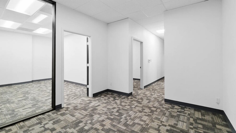 More Photos Of 2503 Lake Rd, Huntsville Office For Lease