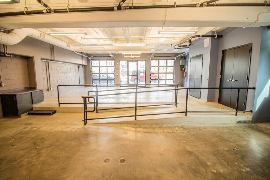 More Photos Of 615 Ferry St, Lafayette Office For Lease