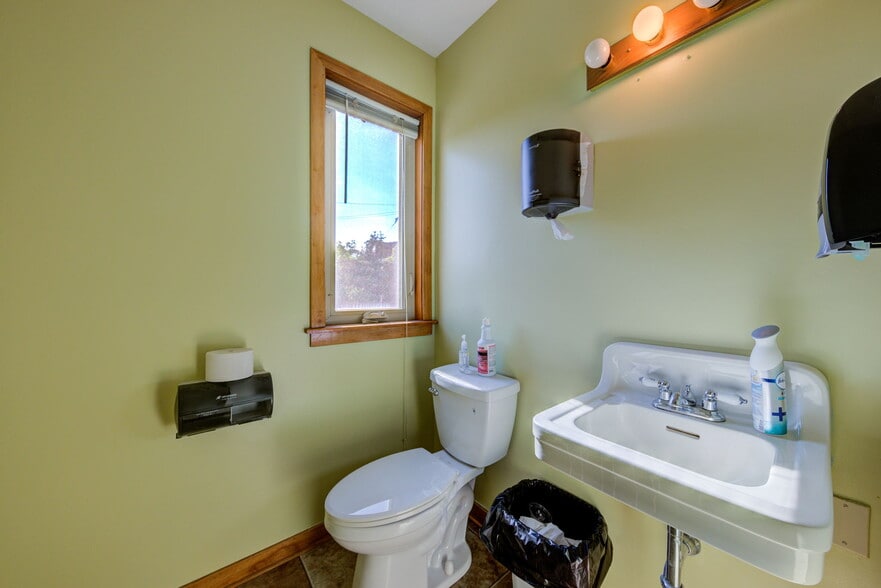More Photos Of 800 N 42nd Ave, Minneapolis Medical For Lease