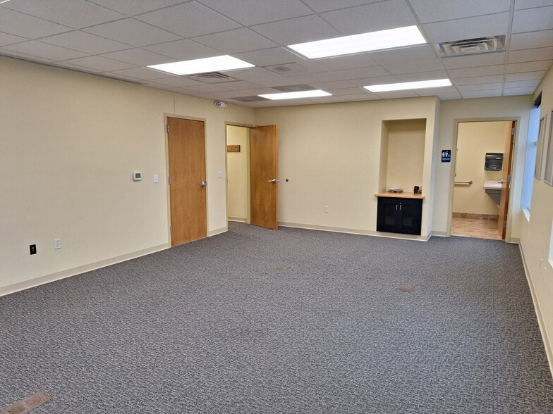 More Photos Of 67 E Maple St, Sturgeon Bay Storefront Retail Office For Sale