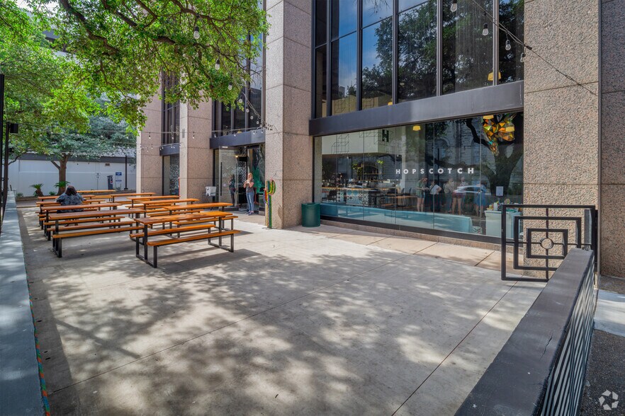 More Photos Of 711 Navarro St, San Antonio Office For Lease