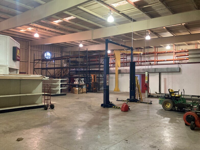 More Photos Of 7640 Southrail Rd, North Charleston Warehouse For Lease