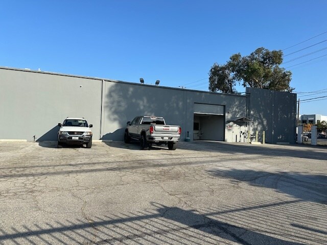 More Photos Of 9301 Laurel Canyon Blvd, Arleta Warehouse For Lease