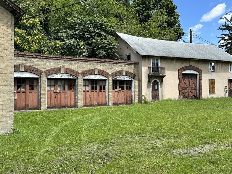 More Photos Of 200 Blue Point Rd, Highland Land For Sale