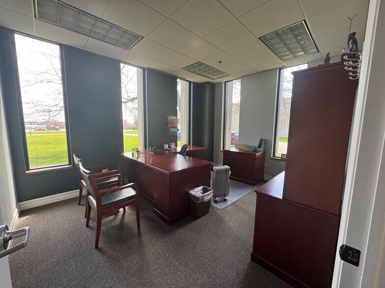 More Photos Of 3940 Porett Dr, Gurnee Manufacturing For Sale