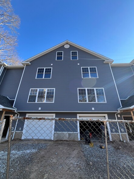 More Photos Of 15 Colby Ct, New Haven Multifamily For Sale