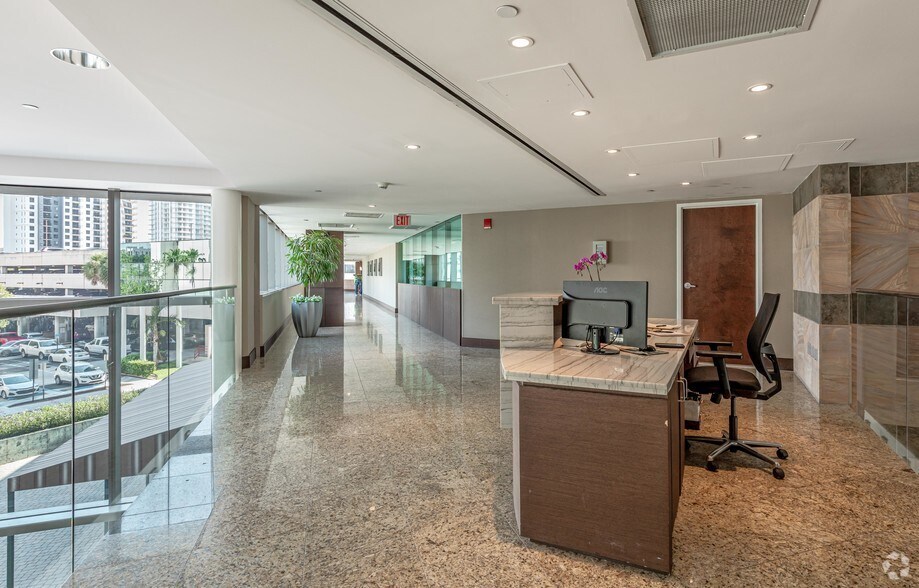 More Photos Of 1 E Broward Blvd, Fort Lauderdale Office Residential For Lease