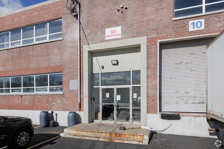 More Photos Of 100 Industrial Rd, Carlstadt Warehouse For Lease