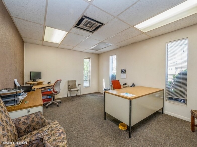 More Photos Of 717-727 1st Ave, Des Plaines Manufacturing For Sale