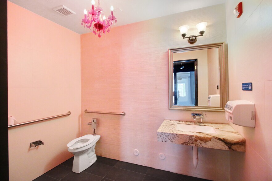 More Photos Of 1542 Washington Ave, Miami Beach Restaurant For Sale