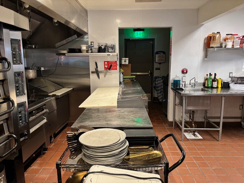 More Photos Of 1329 Gilman St, Berkeley Restaurant For Lease