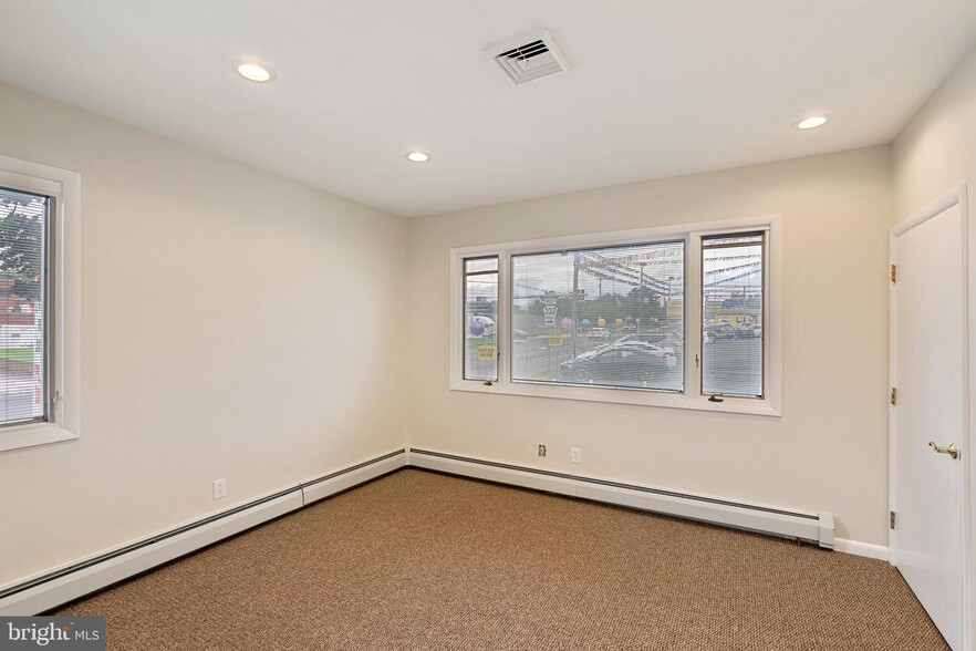 More Photos Of 260 E County Line Rd, Hatboro Medical For Lease