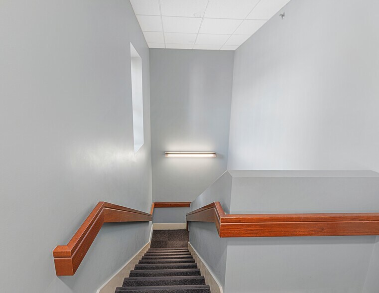 More Photos Of 319 Auburn St, Newton Medical For Lease