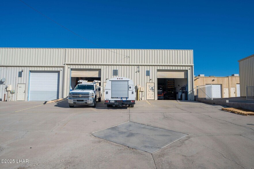 More Photos Of 2880 Sweetwater Ave, Lake Havasu City Light Manufacturing For Lease