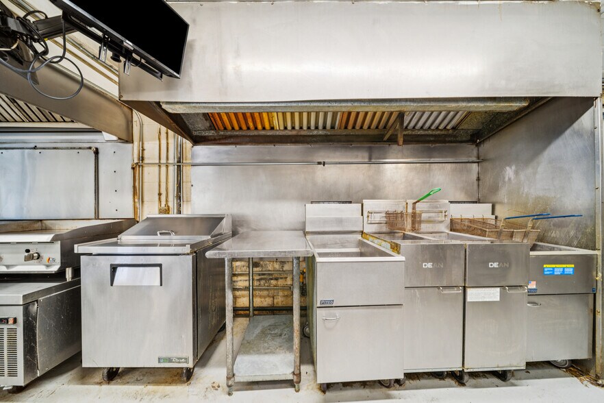 More Photos Of 29301 Hwy 82 Hwy, Park Hill Restaurant For Sale