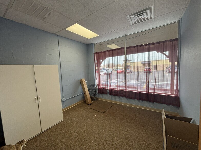 More Photos Of 304 E Jackson St, Willard Unknown For Lease