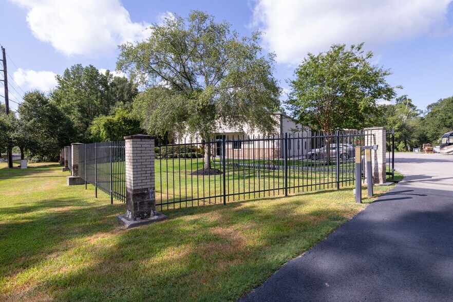 More Photos Of 22303 Tuwa Rd, Tomball Showroom For Sale