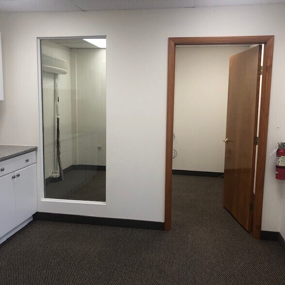 More Photos Of 239 New Rd, Parsippany Office For Lease