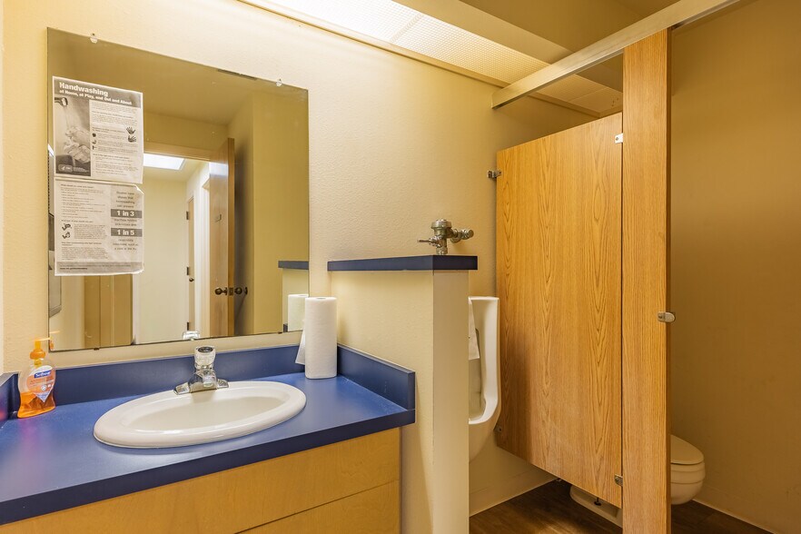 More Photos Of 703 Commerce St, Refugio Office For Sale