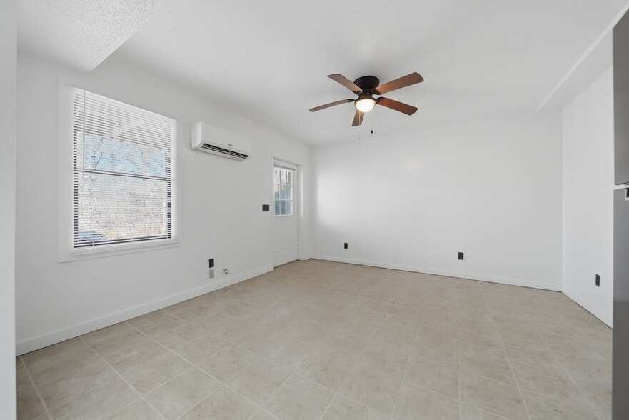 More Photos Of 80 Lindsey Ln, Burnsville Apartments For Sale