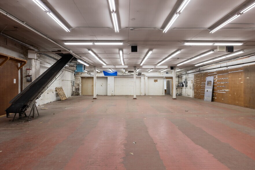 More Photos Of 40 Lake St, Somerville Light Manufacturing For Sale