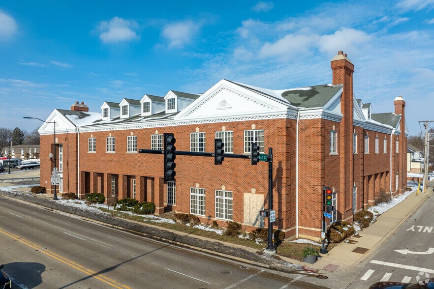 More Photos Of 3510 W Elm St, McHenry Office For Sale
