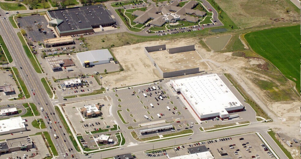 More Photos Of Delta Crossing- Big Box, Lansing General Retail For Lease