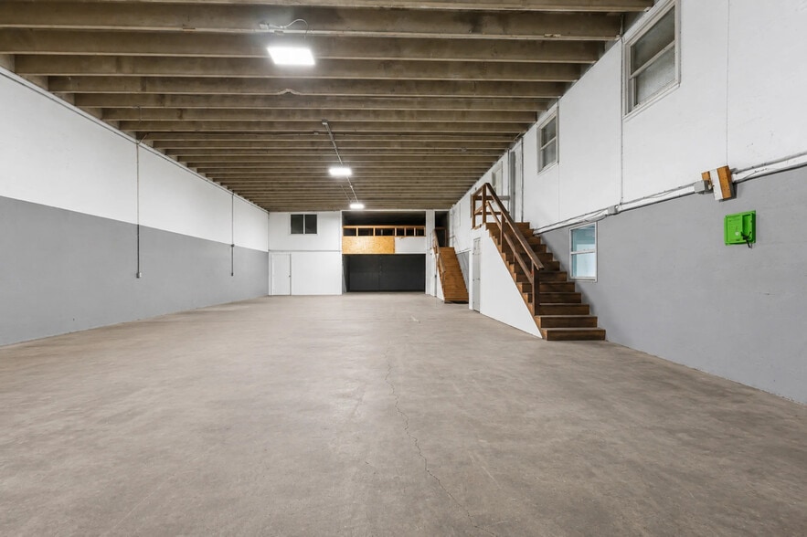 More Photos Of 4400 Middle Ave, Sarasota Warehouse For Sale