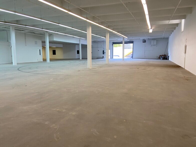 More Photos Of 110 N Bonnie Brae St, Los Angeles Warehouse For Lease