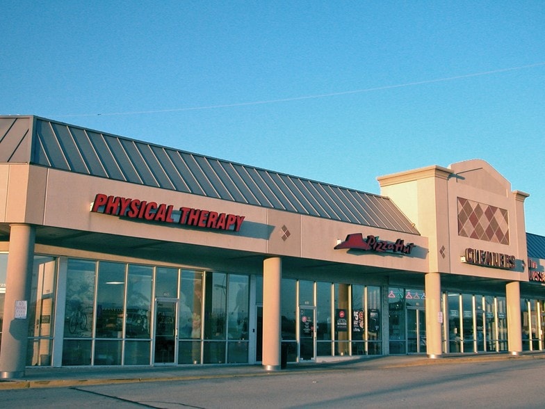 More Photos Of 7201-7255 S 76th St, Franklin General Retail For Lease