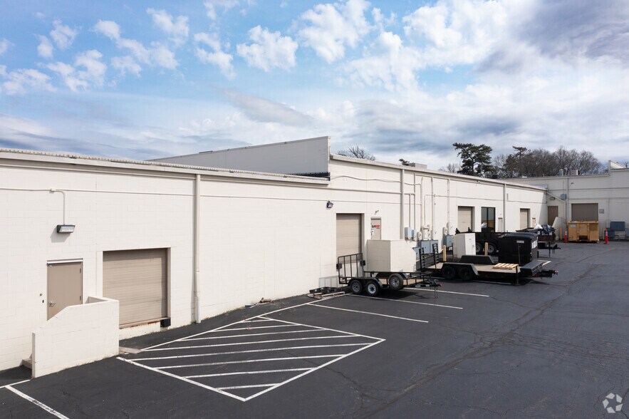 More Photos Of 294 W Crescentville Rd, Cincinnati Unknown For Lease